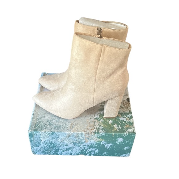 VETASTE Women Chunky High Heel Ankle Chelsea Boots - Picture 4 of 8